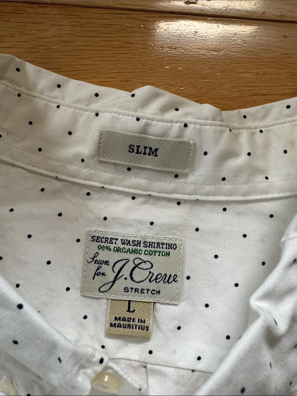 Secret wash shirting sewn foe J. Crew slim fit stretch mini dot button down - L